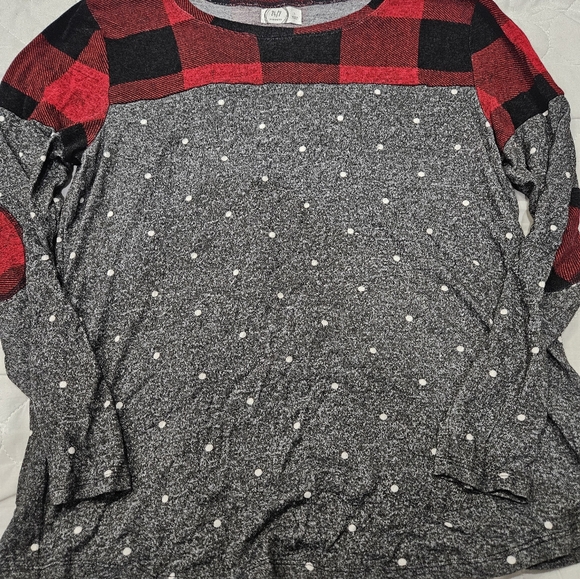 Maurices 24/7 long sleeve - Picture 3 of 3